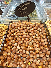 Çiğ kabuklu fındık