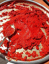 Tatlı biber salçası
